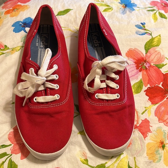 Red Keds - Picture 2 of 3